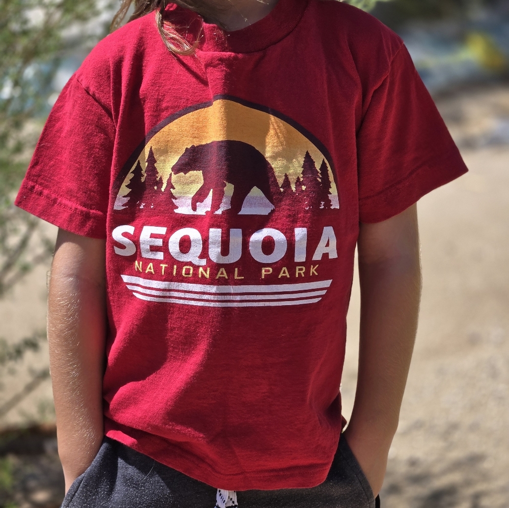 🌲 Prairie Mountain, Unisex Kids 6/8, 100% Cotton, Red